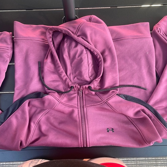 BURGUNDY UNDER ARMOUR SWEATER - Picture 1 of 2